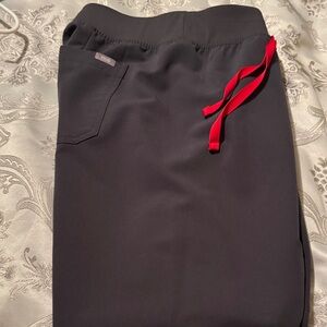 Women’s Figs Scrub pants Livingston Large Petite charcoal with red tie